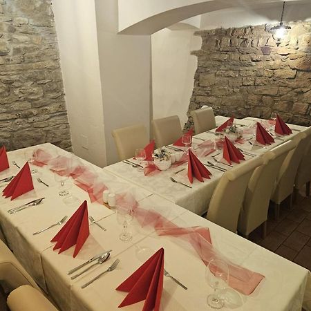 Hotel U Mesta Prahy Náchod Екстериор снимка
