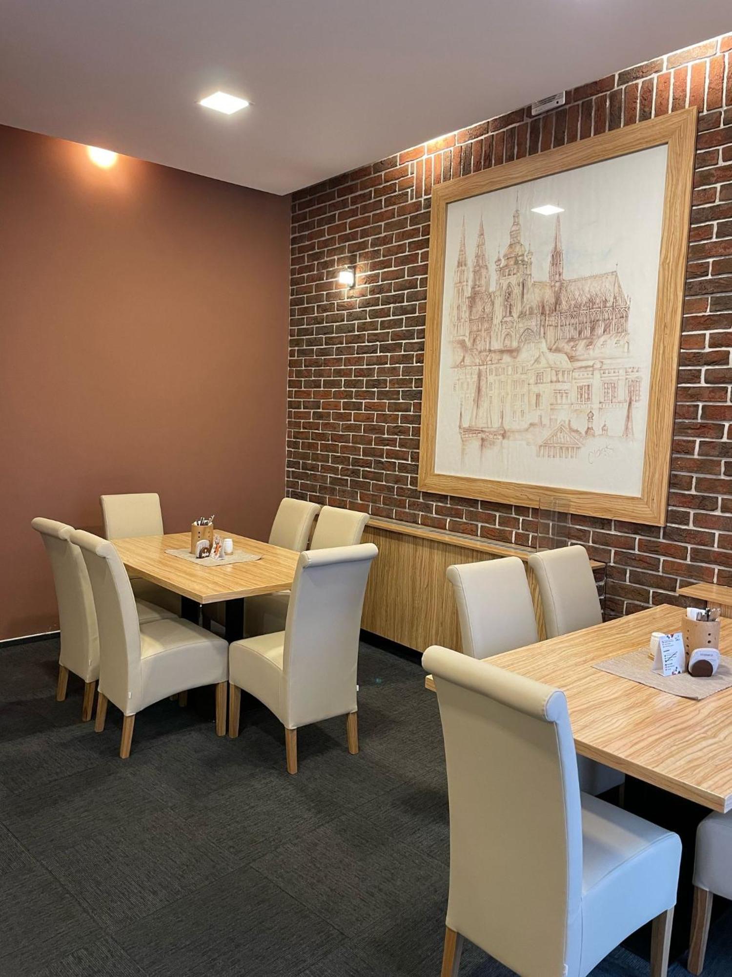 Hotel U Mesta Prahy Náchod Екстериор снимка