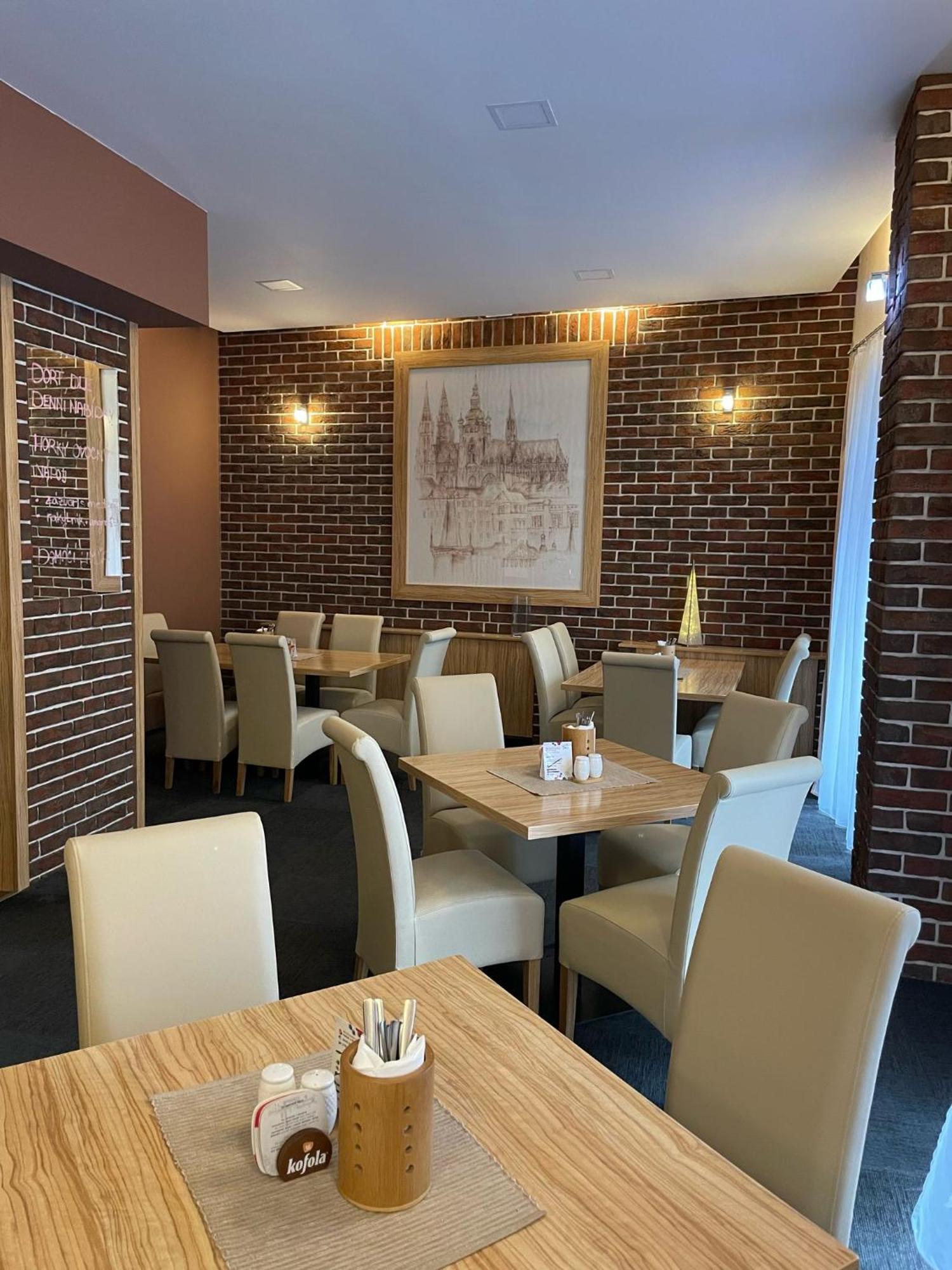 Hotel U Mesta Prahy Náchod Екстериор снимка