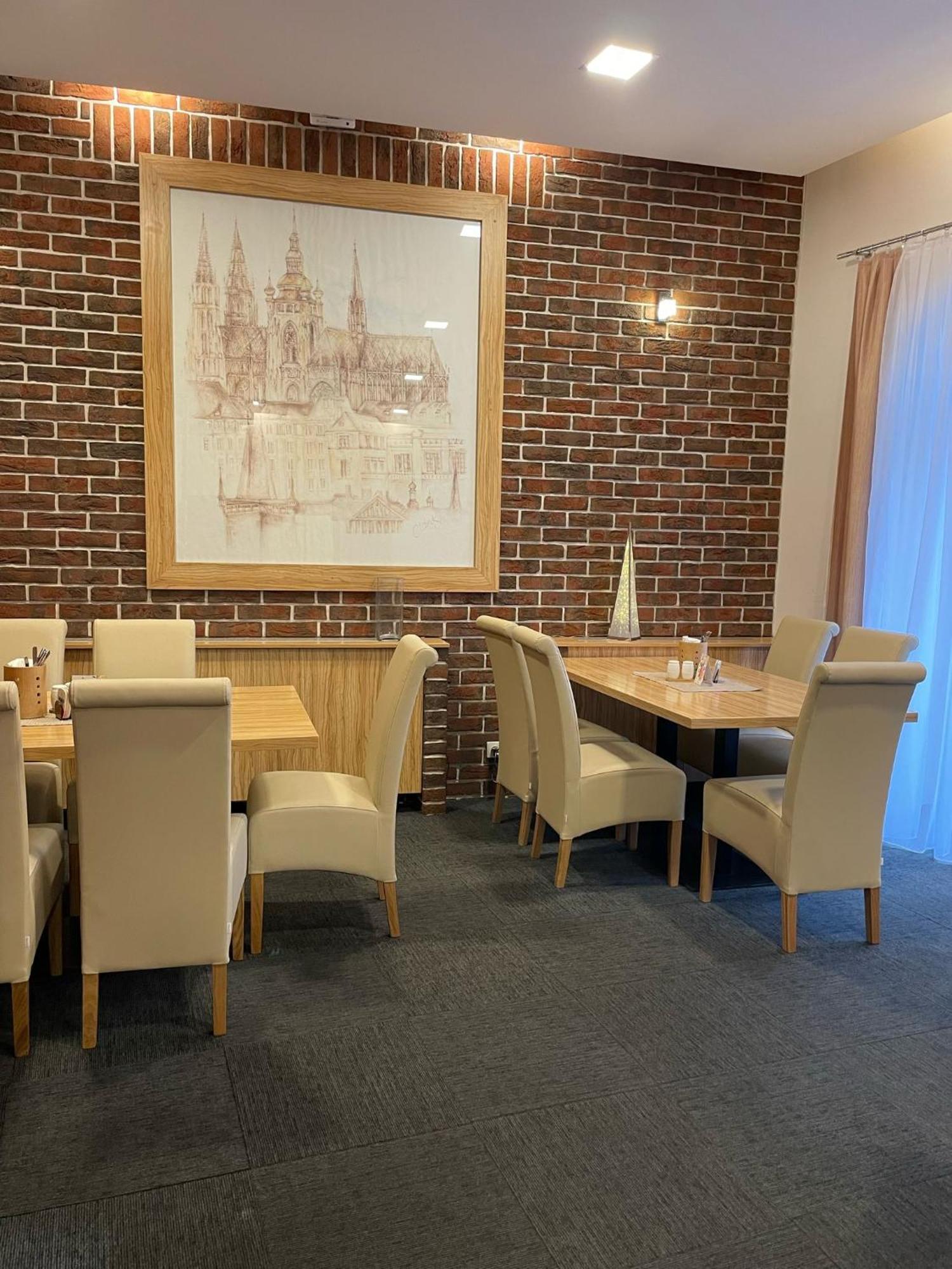 Hotel U Mesta Prahy Náchod Екстериор снимка
