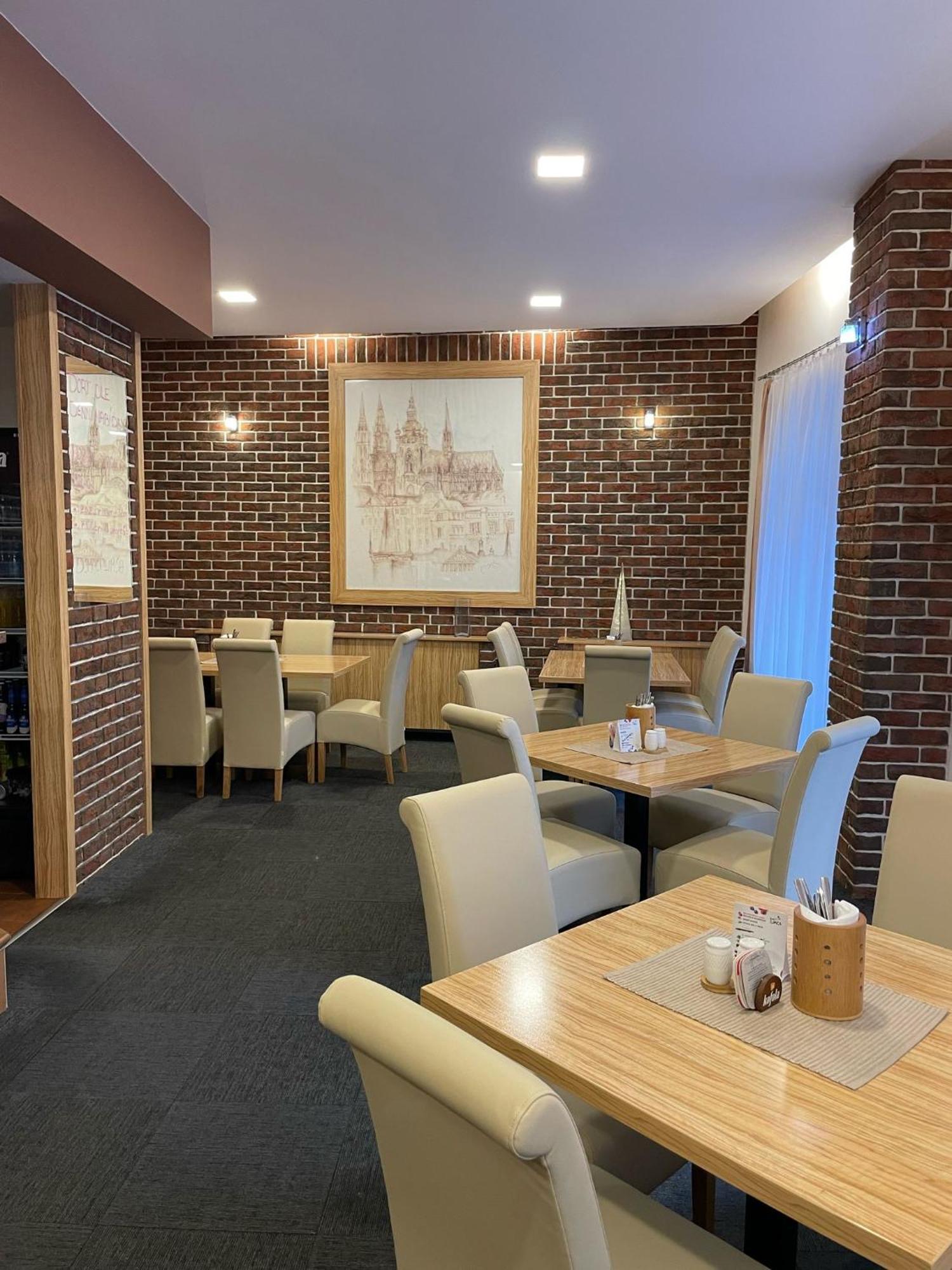 Hotel U Mesta Prahy Náchod Екстериор снимка
