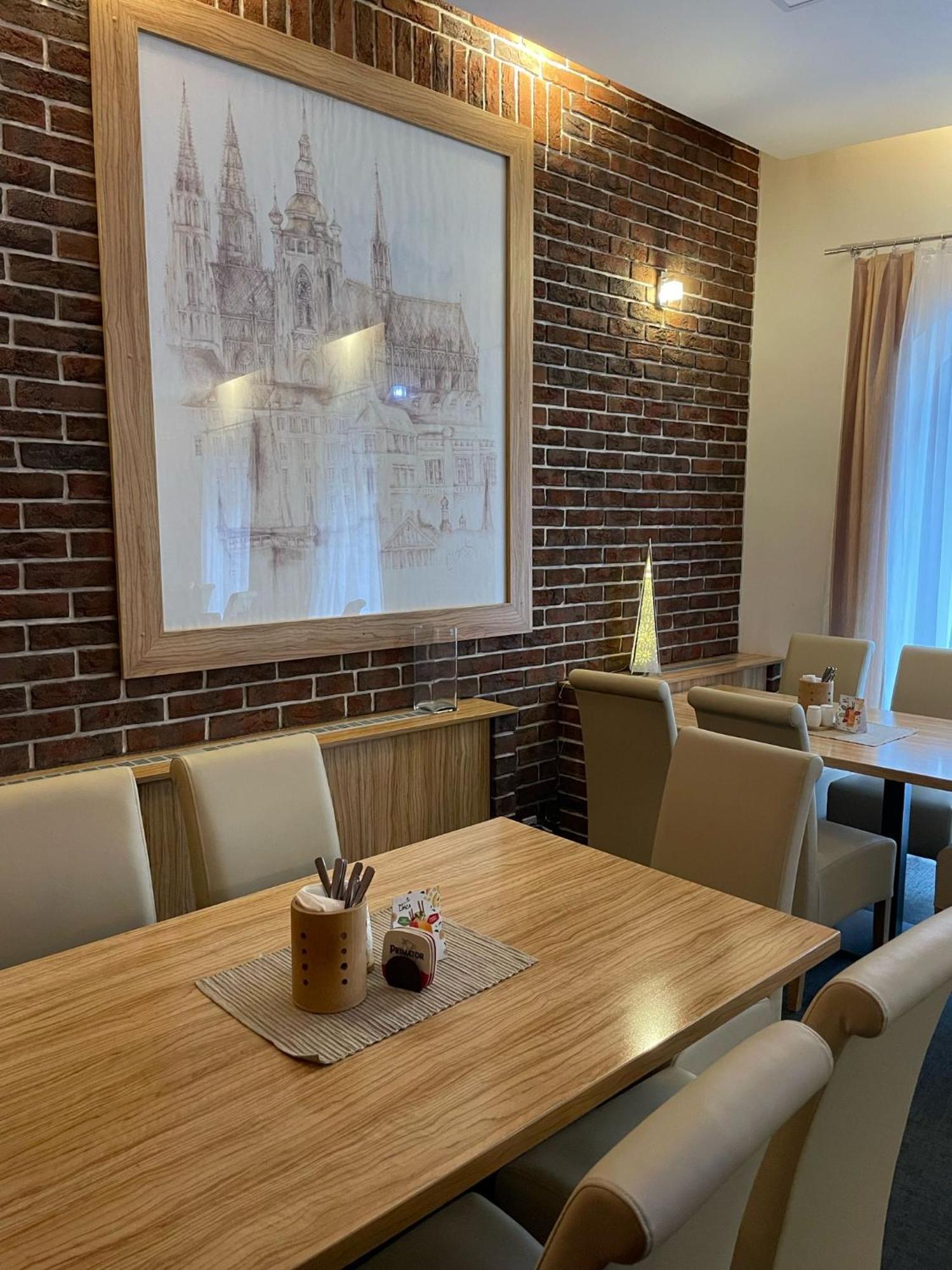 Hotel U Mesta Prahy Náchod Екстериор снимка