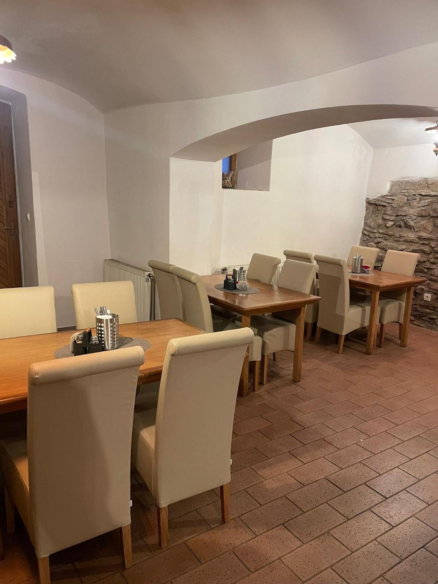 Hotel U Mesta Prahy Náchod Екстериор снимка
