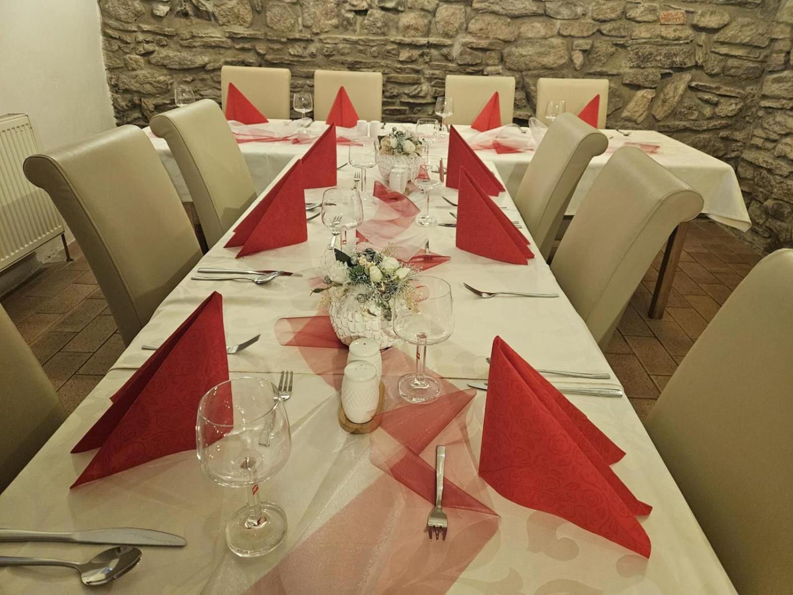 Hotel U Mesta Prahy Náchod Екстериор снимка